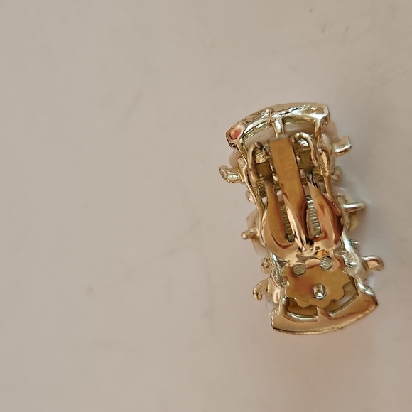 Vintage STAR Brand Goldtone & White Pearlized 4 Piece Jewelry Set - Picture 13 of 13